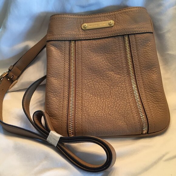 Michael Kors Moxley Crossbody Bag - Picture 1 of 7